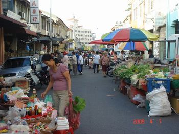 morning market at carnarvon.jpg